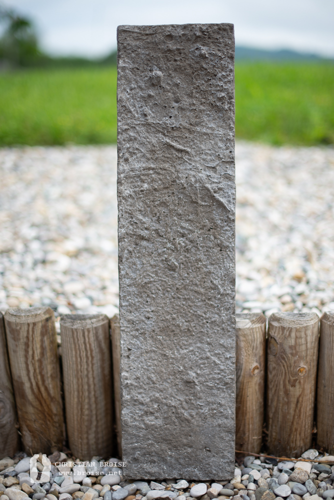 Plaque de Béton fondu. Moulage d'une surface de cendre. ©Christian Broise