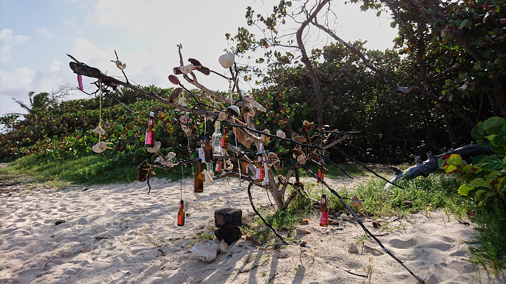 Installation trouvée sur une plage