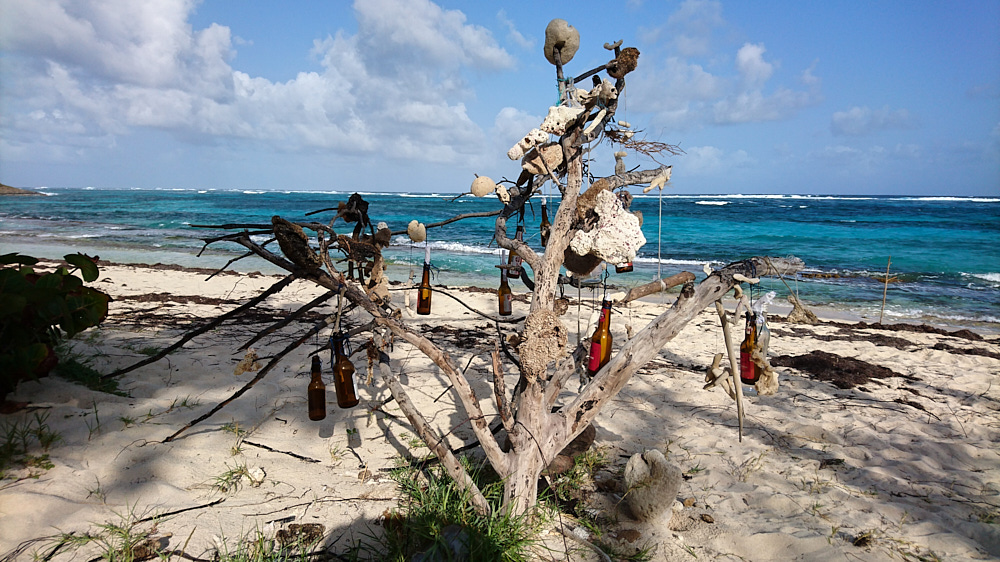 Installation trouvée sur une plage